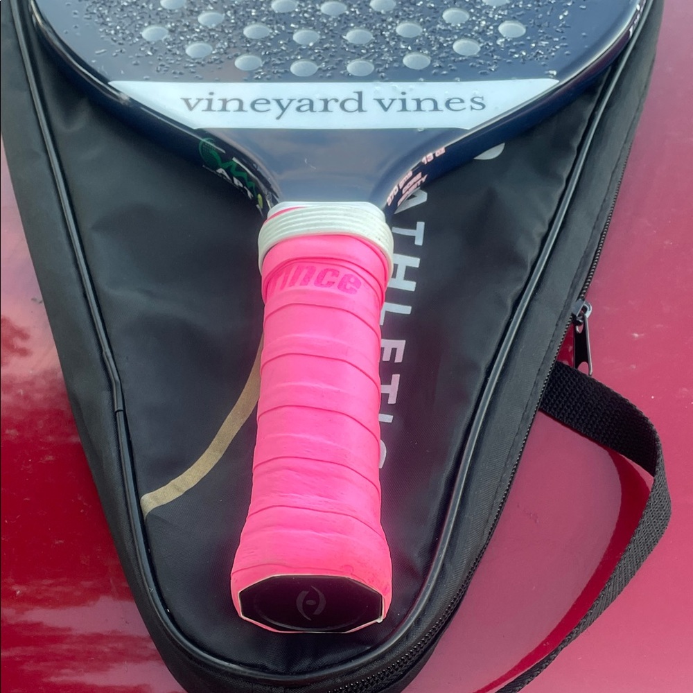 Vineyard Vines Paddle with Pink and Blue Design with carrying case - Picture 2 of 7